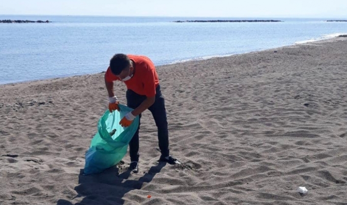 Karasu’da Sahil Temizlik Çalışmaları Rutin Olarak Sürdürülüyor — haber görseli