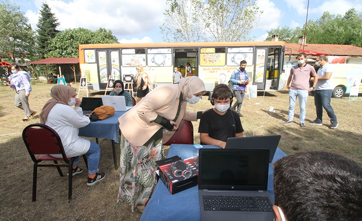 'Mobil Destek Araçları' internet erişimi olmayan bölgelerde öğrencilere hizmet götürüyor — haber görseli