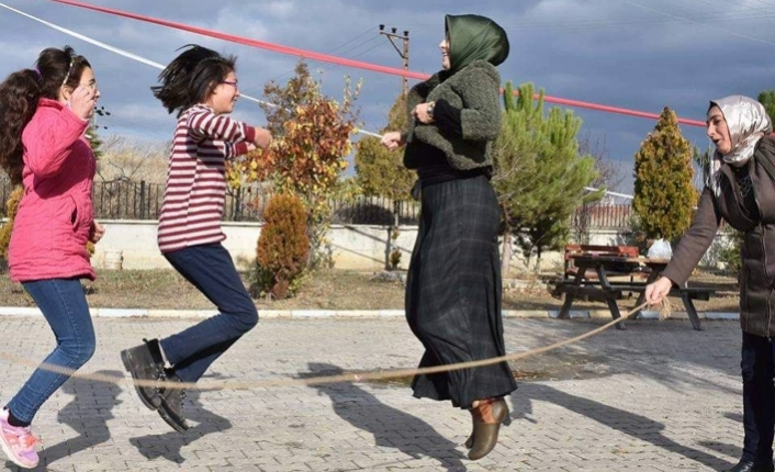 Okullar Pazartesi Açılıyor — haber görseli