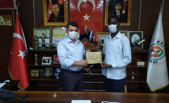Sudanlı Öğrenciden Başkan Sarı’ya Ziyaret — haber görseli