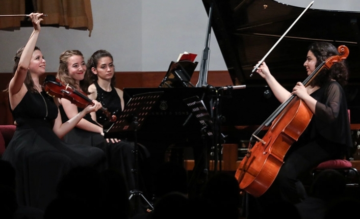 Yarının Kadın Yıldızları, Duayen Piyanist Ayşegül Sarıca ile Birlikte İstanbul Müzik Festivali Sahne — haber görseli