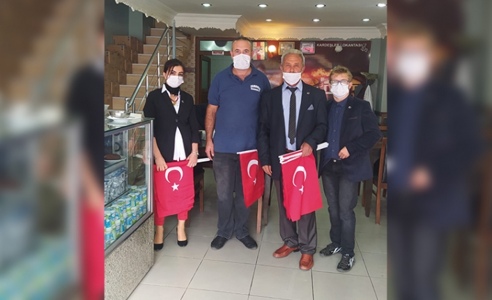 CHP Taraklı Örgütü bayrak dağıttı — haber görseli