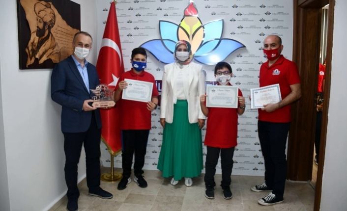 Durmuş, Başarılı Öğrencileri Ödüllendirdi — haber görseli