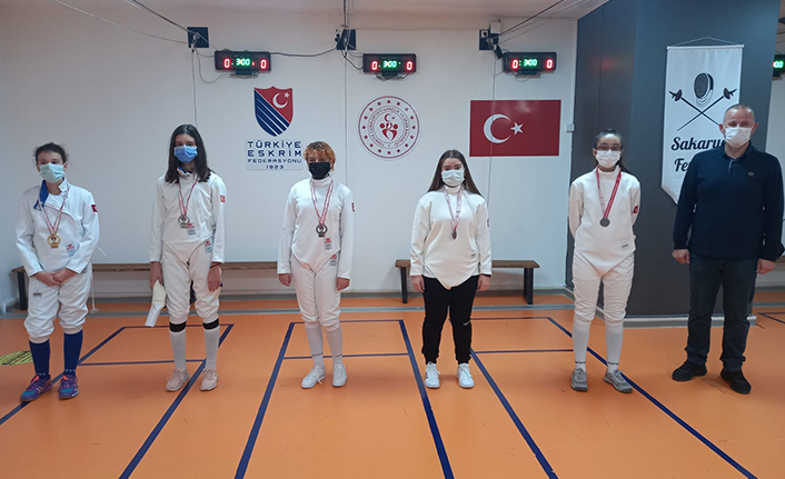 Eskrimde Çifte Heyecan — haber görseli