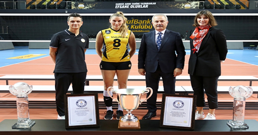 VakıfBank'ın kızlarından bayram hediyesi — haber görseli