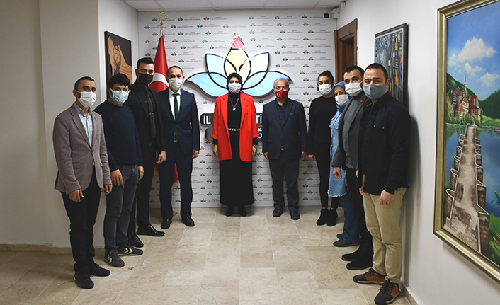 Durmuş’a Çalışma Arkadaşlarından "Öğretmenler Günü" Tebriği — haber görseli