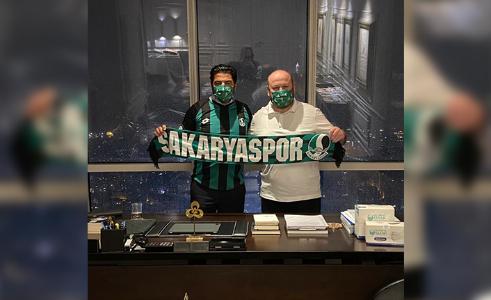 Uğur Akkuş her ilçeye 10 bin adet olmak üzere, 160 bin adet daha Sakaryaspor maskesi dağıtıacak... — haber görseli