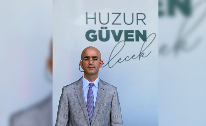 Serbes: Milleti kuru ekmeğe, kendilerini saraylara layık görüyorlar — haber görseli