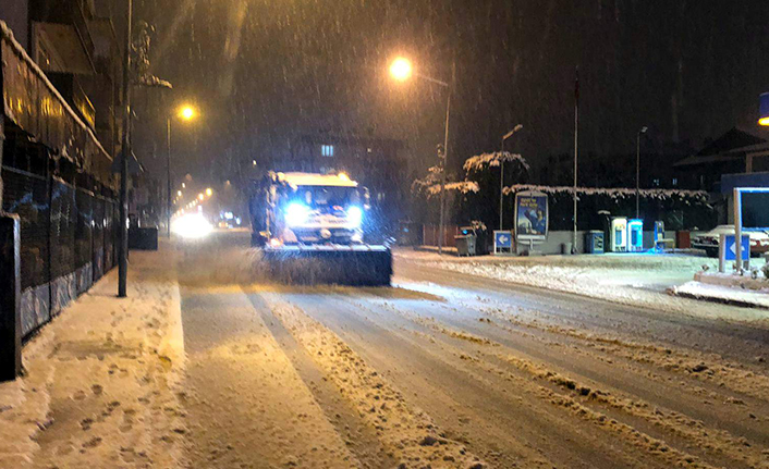 Arifiye Belediyesinin Kar Temizleme Çalışmaları Tüm Hızıyla Devam ediyor — haber görseli