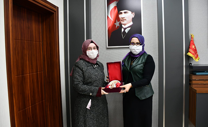Başarılı Öğretmen ve Öğrenciler Ödüllendirildi — haber görseli