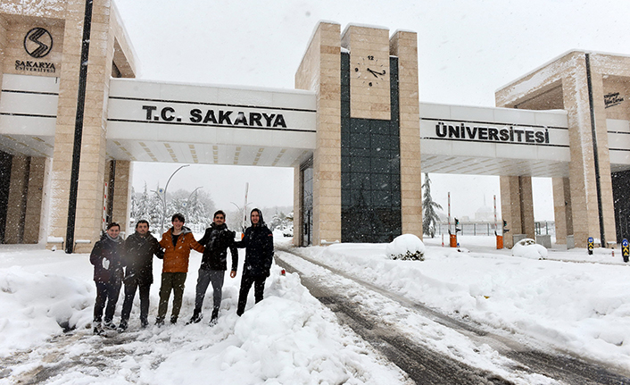 Sakarya Üniversitesi Beyaza Büründü — haber görseli