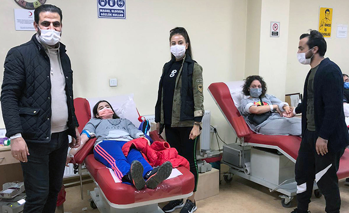 Arama ve kurtarma ekipleri kan bağışladı — haber görseli
