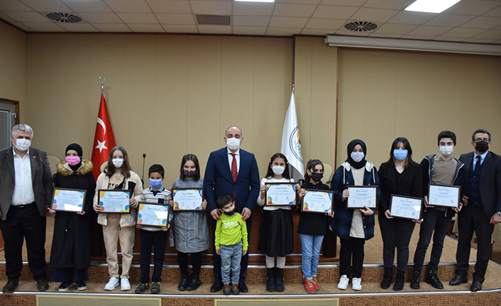 Dereceye giren öğrencilerin ödülleri takdim edildi — haber görseli