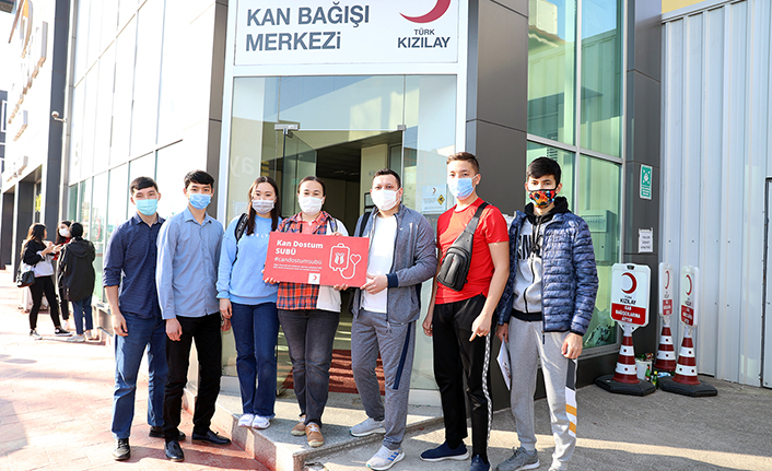 Kan dostu olmak için sıraya girdiler — haber görseli