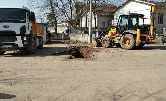 Kısıtlama günlerinde Sakarya Büyükşehir ekipleri çalışıyor — haber görseli