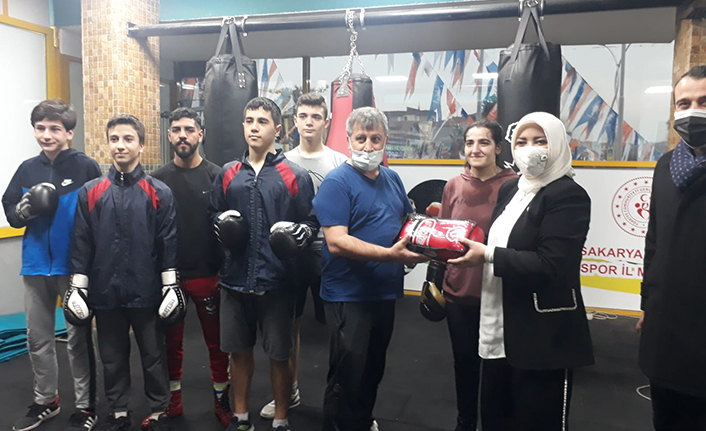 Milletvekili Atabek Şampiyonla Boks Yaptı — haber görseli