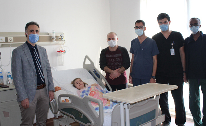 Minik Sümeyye bu kez sol böbreğindeki taştan kurtuldu — haber görseli