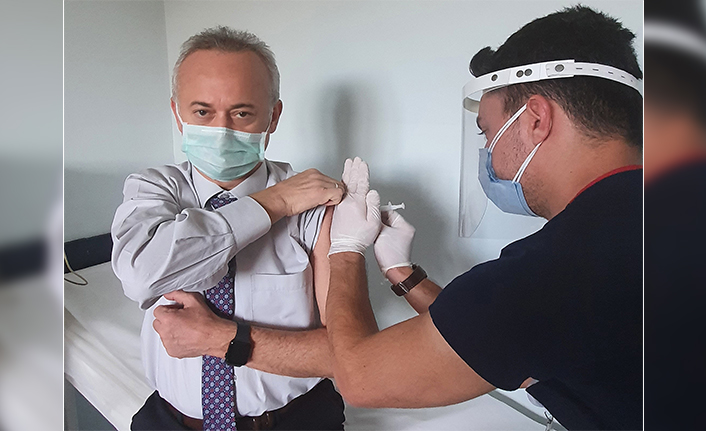 Sakarya’da ikinci doz aşılama ile 70 yaş ve üstü için aşılama başladı — haber görseli