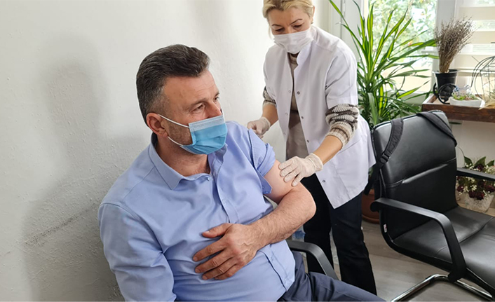 Sapanca Kaymakamı ve Belediye Başkanı Korona Aşısı Oldu — haber görseli