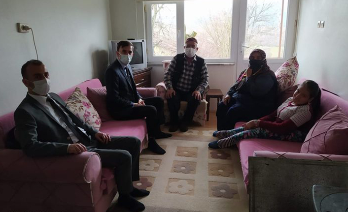 Taraklı Kaymakamı Şehit aileleri ve Gazi ve yakınlarını evlerinde ziyaret etti — haber görseli
