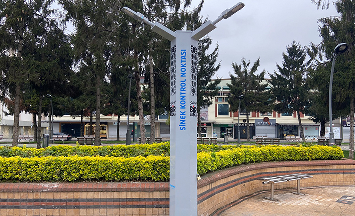 Park ve meydanlara sinek kontrol noktaları yerleştirildi — haber görseli
