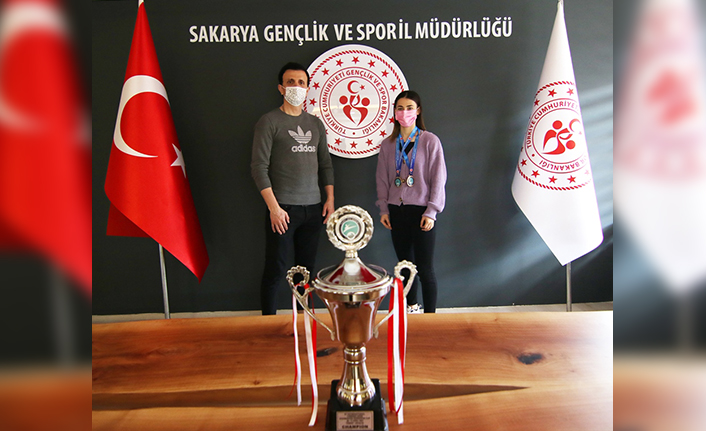 Sakarya’lı Altın Kız Tataminin Tozunu Attırdı — haber görseli