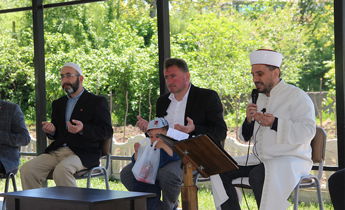Mezarlıkta Kuran Tilaveti Ve Dua Programı Canlı Yayın İle Gerçekleştirildi — haber görseli