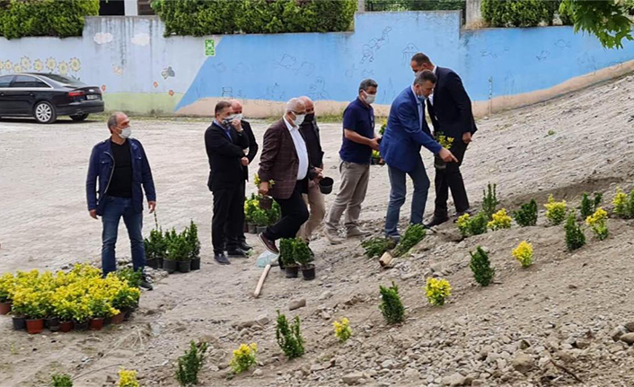 Sapanca Gazipaşa İlkokulu’nun Bahçesi Şimdi Daha Güzel — haber görseli