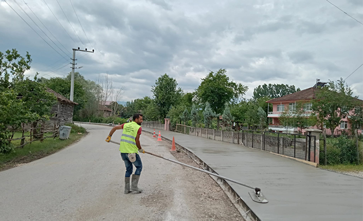 Beton Yaya Yolu İmalatı Akyazı’da Devam Ediyor — haber görseli
