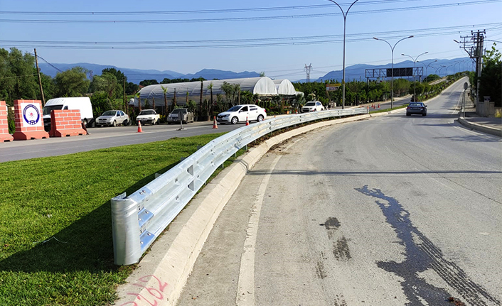 Büyükşehir, oto korkuluklarla şehir trafiğine güven katıyor — haber görseli