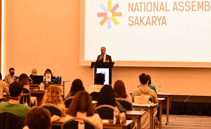 Rektör Savaşan 41 üniversiteden gelen öğrenciler ile bir araya geldi — haber görseli