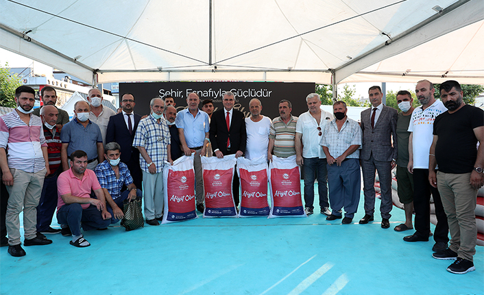 Büyükşehir’den 2042 esnafa 40 ton çay hibe — haber görseli