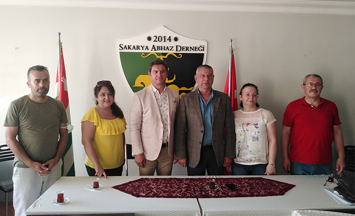 Abhaz Derneği’nden Sakarya’nın gururu Uğur Kobaş’a plaket — haber görseli