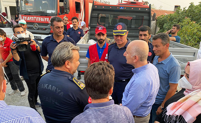 Sakarya ekibi, yangın bölgelerinde aralıksız çalışıyor — haber görseli