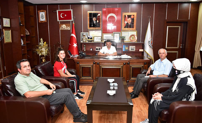 Türkiye Şampiyonu Aydan Demiröz'den İshak Sarı'ya Ziyaret — haber görseli