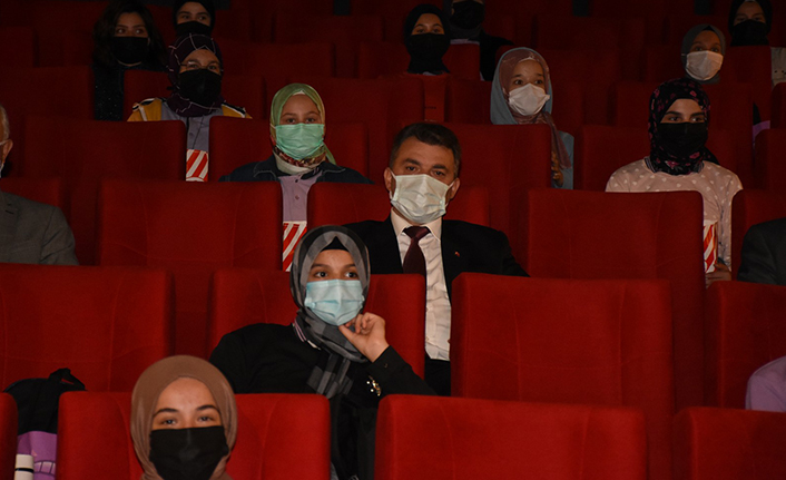 Başkan Sarı, “AKİF” Filminde Gençlerle Buluştu — haber görseli
