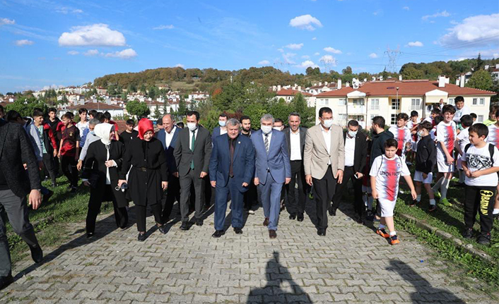 Başkan Yüce, Yenikent bölgesindeki mahalleleri ziyaret etti — haber görseli