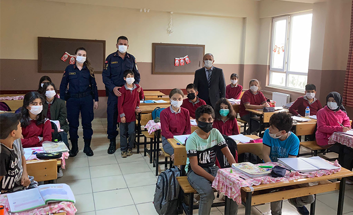 İçi Değerli Eşyalarla dolu çantayı bulan Öğrenci “Helal Olsun!” Dedirtti — haber görseli