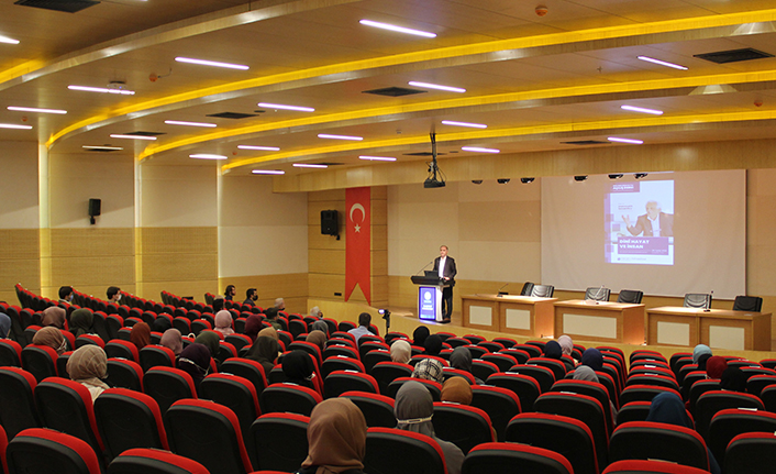 İlahiyat Fakültesinde “Dinî Hayat ve İnsan” Konulu Açılış Dersi Gerçekleştirildi — haber görseli