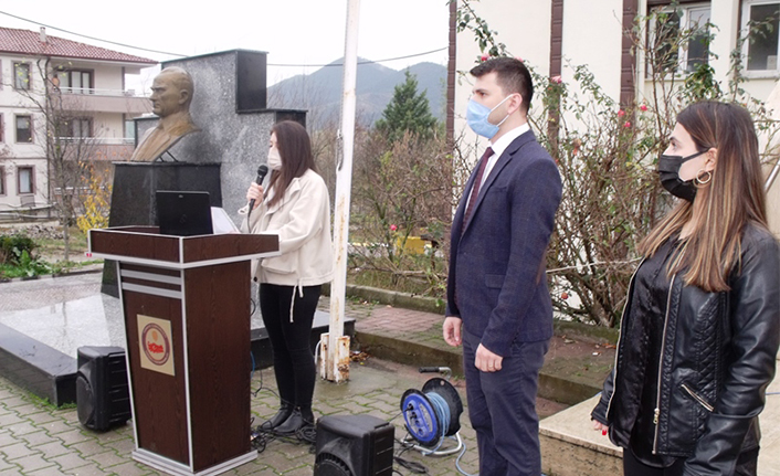 24 Kasım Öğretmenler Günü’de  Taraklı’da da Çelenk sunma töreni yapıldı — haber görseli