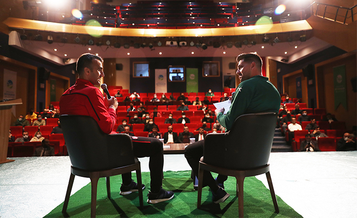Atilla Karaoğlan, AKM’de futbolu anlattı — haber görseli