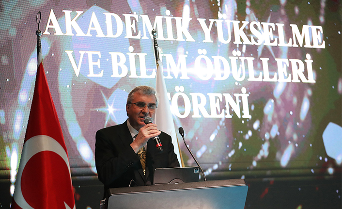 Bilimi ve bilgiyi insanoğluyla paylaşan hocalarımıza şükranlar borçluyuz — haber görseli
