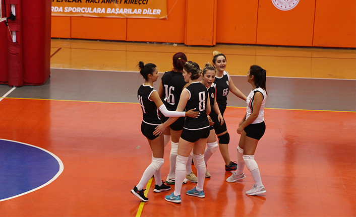 Sakarya Barosu Voleybol Takımı Avukat Spor Oyunları’na katıldı — haber görseli