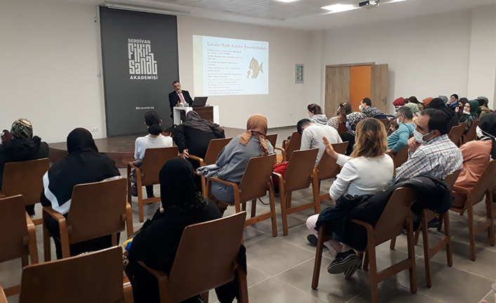 Aileler Seminerde Çocuklar Atölyelerde — haber görseli