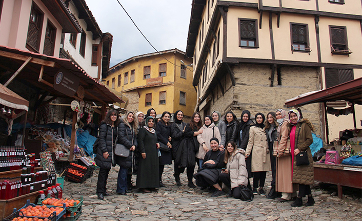 Moda öğrencilerinden kumaşın tarihine yolculuk — haber görseli