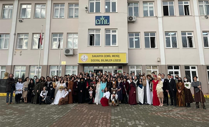 Roman kahramanları Festival heyecanı  — haber görseli