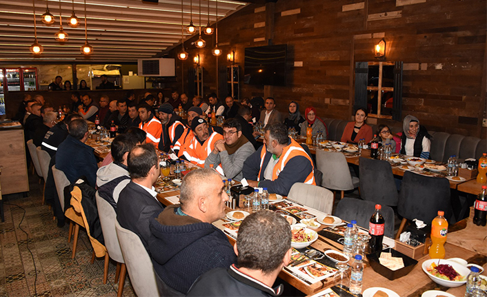 Başkan İshak Sarı, Personeliyle Yemekte bir araya geldi — haber görseli