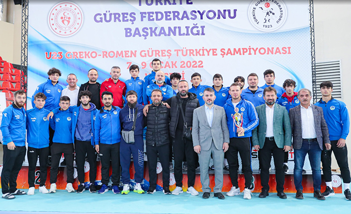 Büyükşehir güreş takımı Kayseri’de minderin tozunu attı — haber görseli