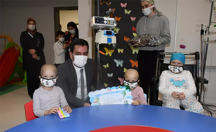 Hastane Sınıfında Eğitim Gören Öğrencileri Ziyaret Etti — haber görseli