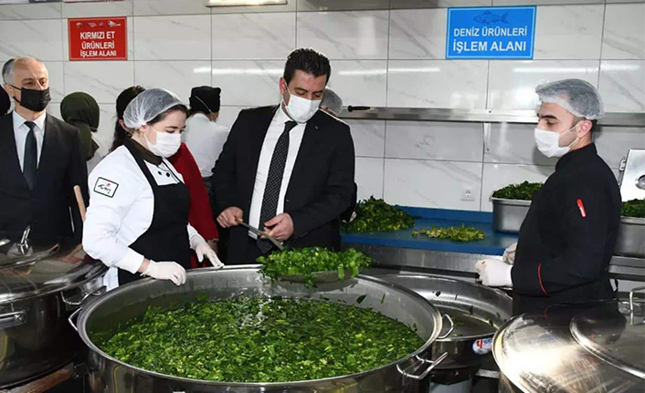 Karadeniz Meslek Lisesi Günlük 2200 Kişiye Yemek Üretiyor — haber görseli